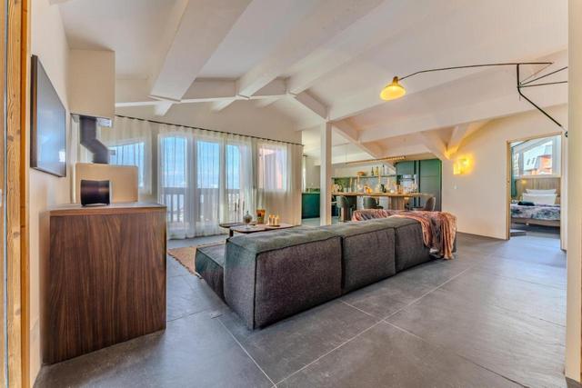 Luxury Penthouse with Mountain View & Fireplace