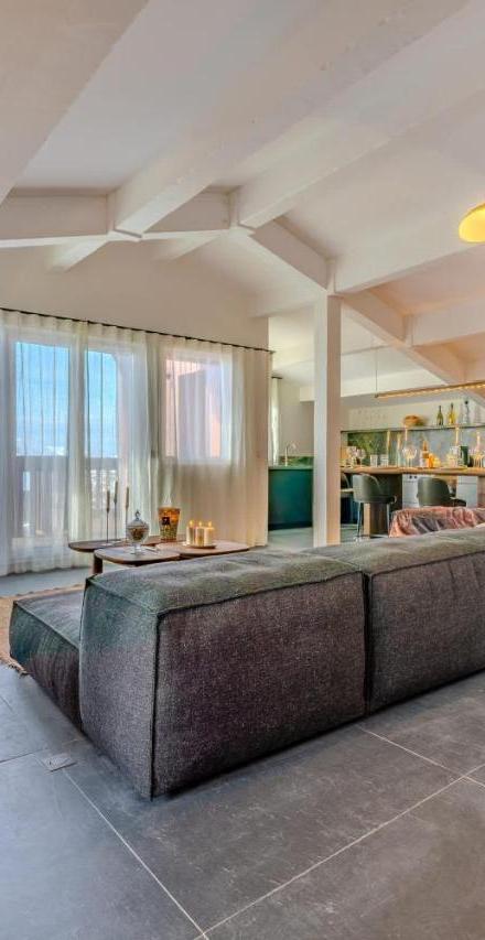 Three-Bedroom Deluxe Apartment (1 double bed) – Luxury Penthouse with Mountain View & Fireplace