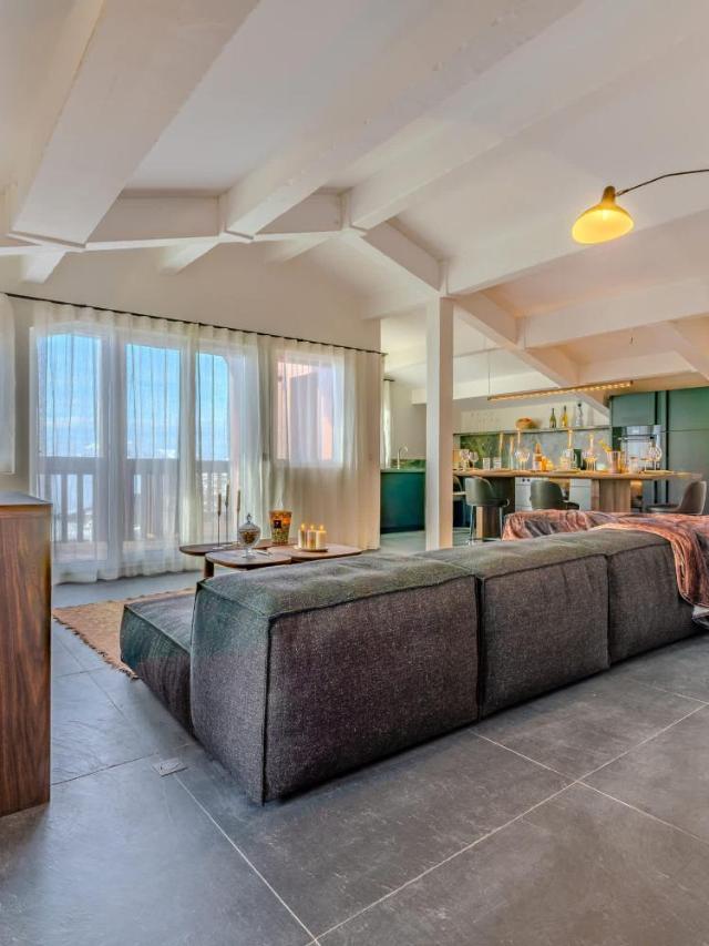 Luxury Penthouse with Mountain View & Fireplace