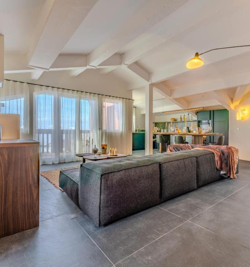Luxury Penthouse with Mountain View & Fireplace
