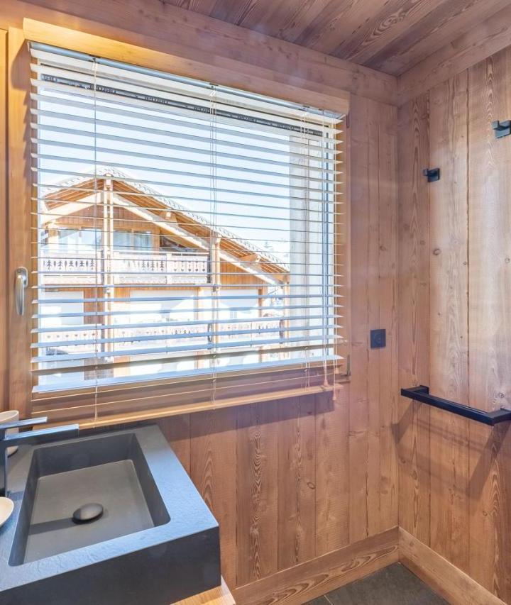 Two-Bedroom Deluxe Apartment with Balcony (1 large bed) - Free WiFi – Alpe D'huez Houses - Chateau Noir - Grand Standing Pour 4 Ou 5, Sauna, Fitness, Babyfoot