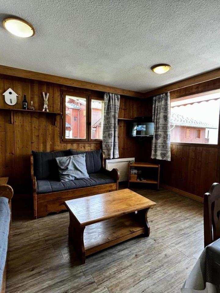 Apartment (1 single bed, Bedroom#1: 2 single beds, Bedroom#2: 2 single beds, Bedroom#3: 1 bunk bed) - Free WiFi – Residence Courmayeur - Bel Appartement Renove Pour 8 Personnes Sur Les Pistes Mae-4094