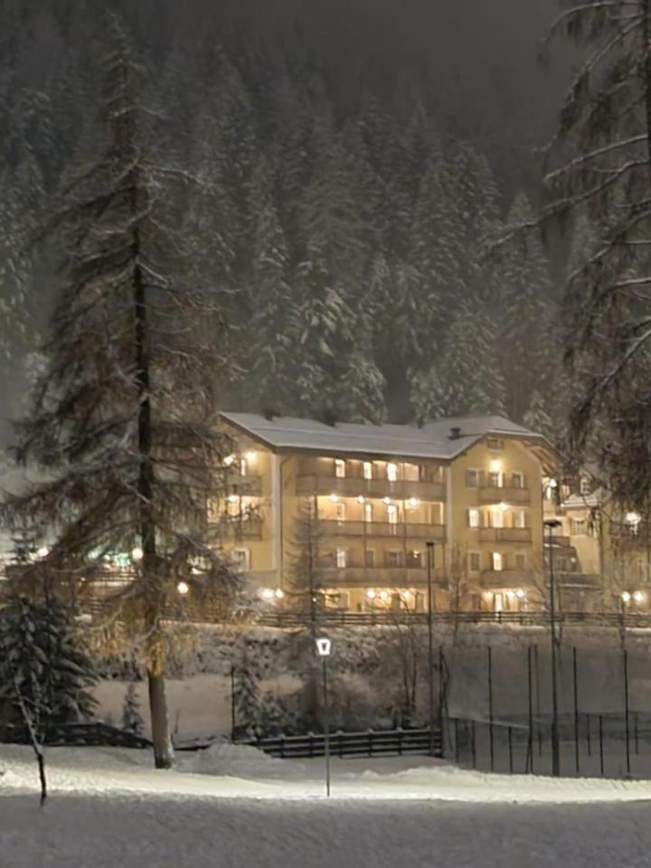 Two-Bedroom Apartment with Balcony (1 large bed) - Free WiFi – Residence Villa Avisio