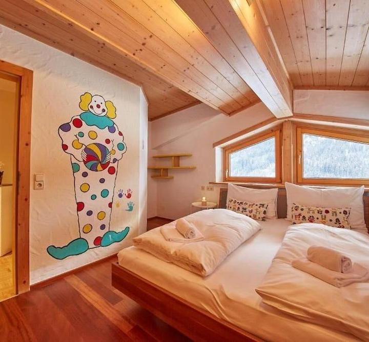 Deluxe Apartment (3 Double Beds) – Marys Holiday Penthouse
