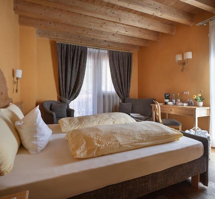 Double or Twin Room (Bedroom#1: 2 single beds and 1 sofa bed) - Free WiFi – Bio-Hotel Villa Cecilia
