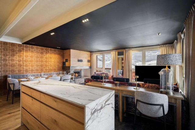 Luxurious Apartment with Ski-In And Out Access in Centre – billede 9