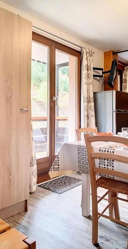 Appartement - Free WiFi – Residence Astragales - Appartement Confortable · Proche Des Pistes · Balcon · Casier a Skis Mae-1324