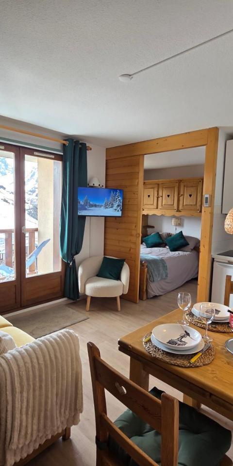 Val Thorens, Ski-In Ski-Out 1 Bedroom Apt for 4 with Fiber, South-Facing & Mountain Views – Val Thorens