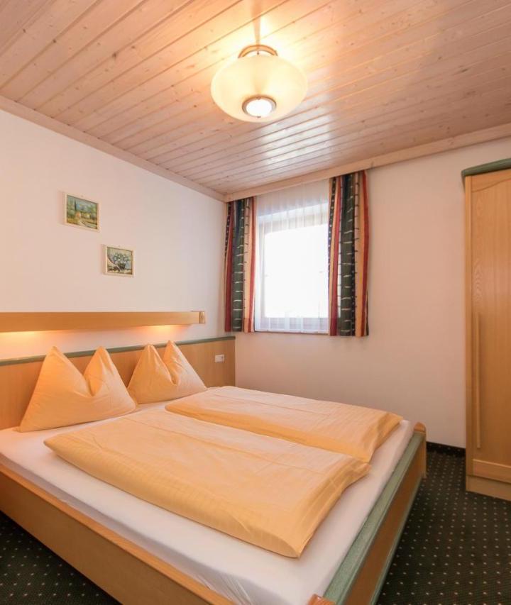Apartment with Balcony (1 sofa bed) - Free WiFi – Appartement-Gastehaus Marie-Anderl