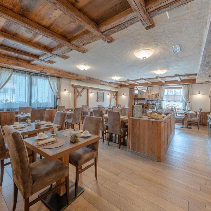 Double or Twin Room with Mountain View (1 single bed and 1 large bed) - Free WiFi – Hotel Crosal