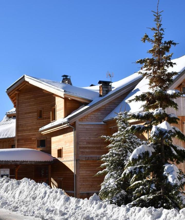 Three-Bedroom Apartment (1 large bed) - Free WiFi – Beautiful Duplex Alpe D'huez