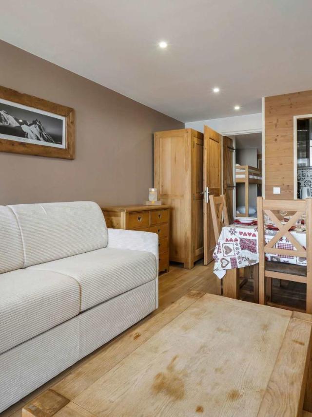 Cozy Renovated with Panoramic Mountain View – bild 10