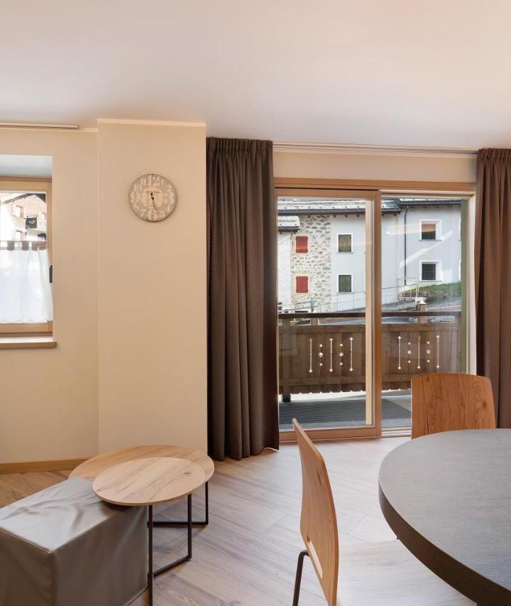 Superior One-Bedroom Apartment with Balcony (Bedroom#1: 1 sofa bed and 1 large bed) - Free WiFi – Wind Mountain Planet Suite House