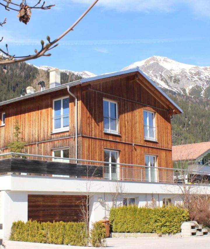 Apartment with Mountain View (1 large bed) - Free WiFi – Ibex Lodge