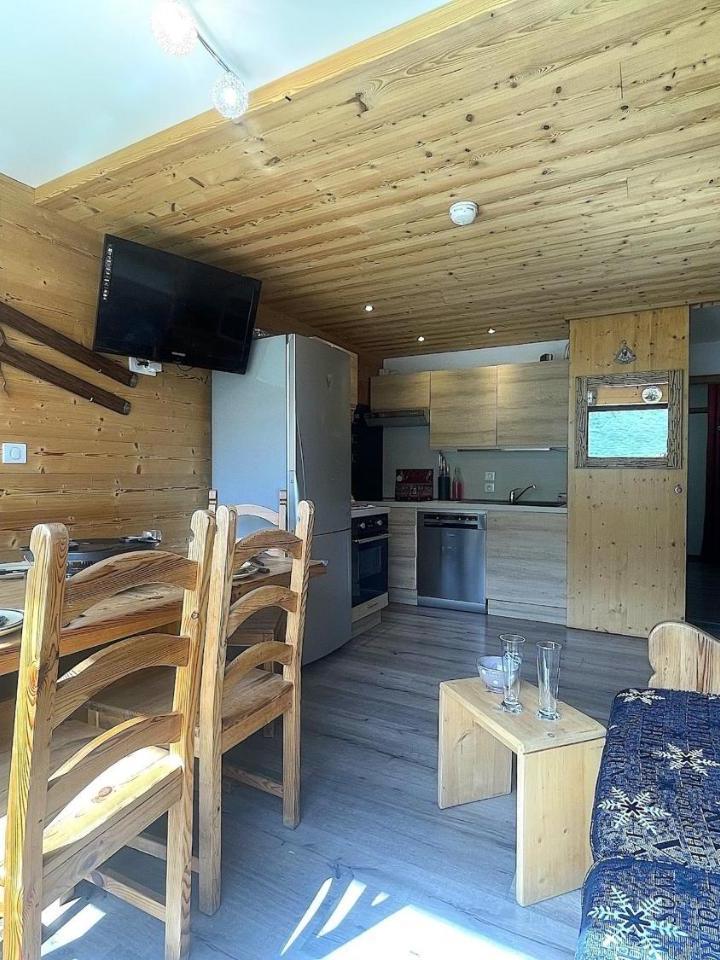Three-Bedroom Apartment (2 single beds and 2 sofa beds) – 4344 Appartement 60m2 Sur Les Pistes 3 Vallees