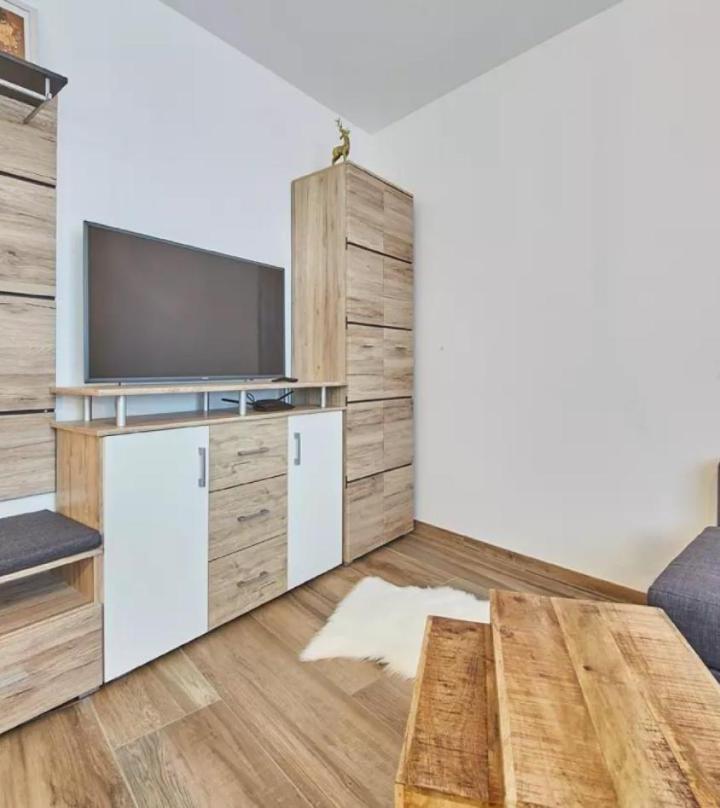 Two-Bedroom Superior Apartment (1 large bed) - Free WiFi – Goodlife Top 1