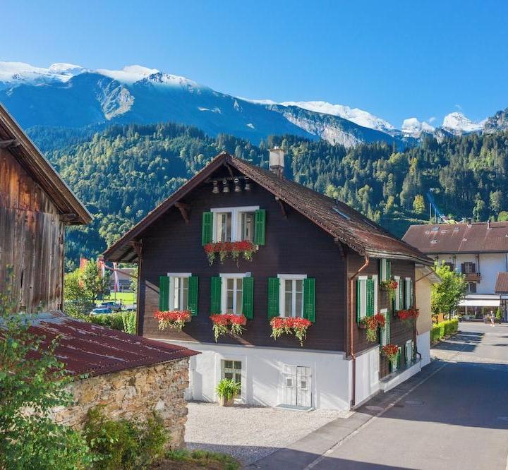 Titlis (1 Queen Bed and 2 Twin Sofa Beds) – Alp Apartments with Self Check-In
