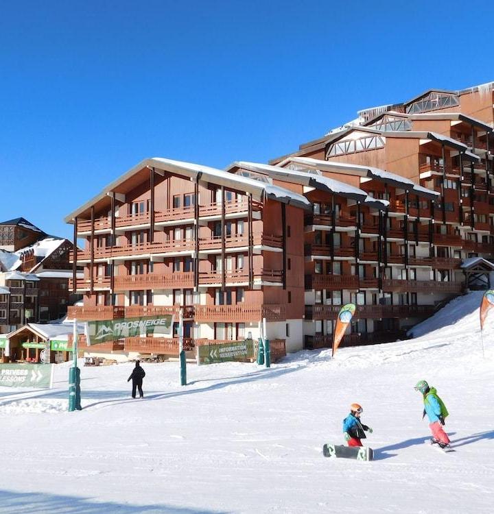 Duplex, 2 Bedrooms (1 Double Bed, 4 Twin Beds and 1 Double Sofa Bed) – Le Cheval Blanc