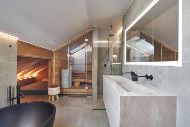Central, Luxury, Chalet-Style Penthouse Apartment – billede 2