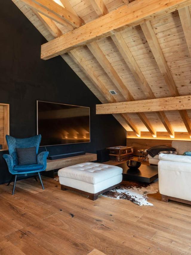 Central, Luxury, Chalet-Style Penthouse Apartment – billede 4