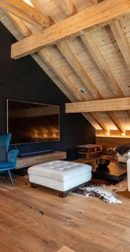 Central, Luxury, Chalet-Style Penthouse Apartment – billede 4
