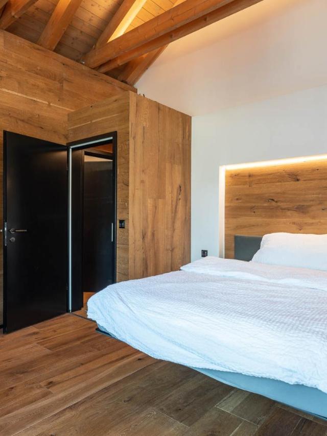 Central, Luxury, Chalet-Style Penthouse Apartment – billede 5