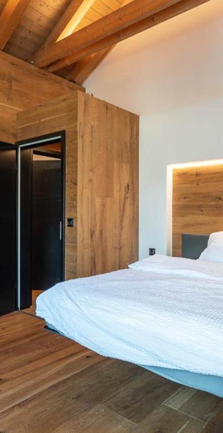 Central, Luxury, Chalet-Style Penthouse Apartment – billede 5
