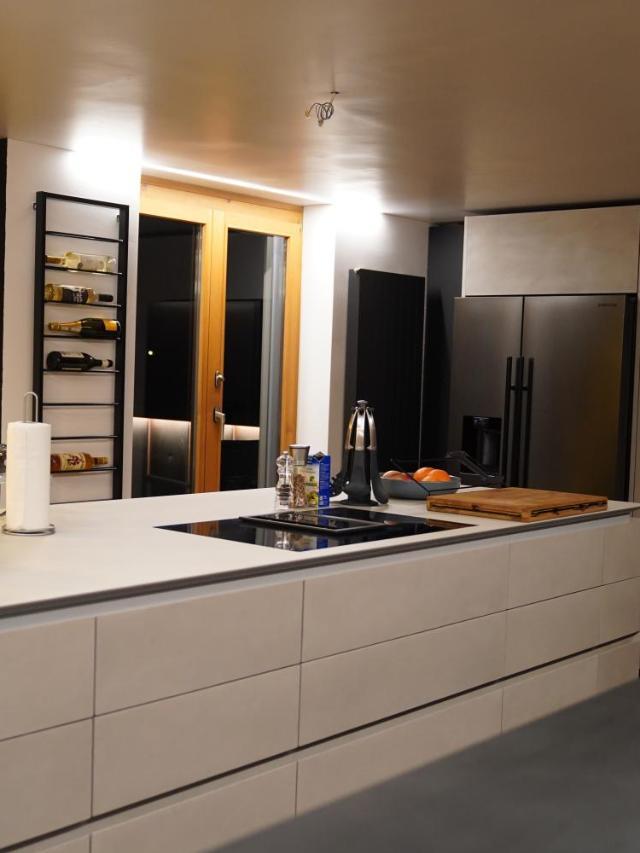 Central, Luxury, Chalet-Style Penthouse Apartment – billede 9