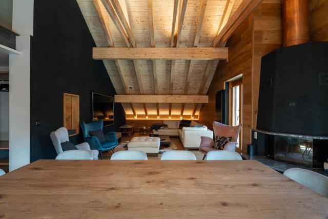 Central, Luxury, Chalet-Style Penthouse Apartment – billede 10