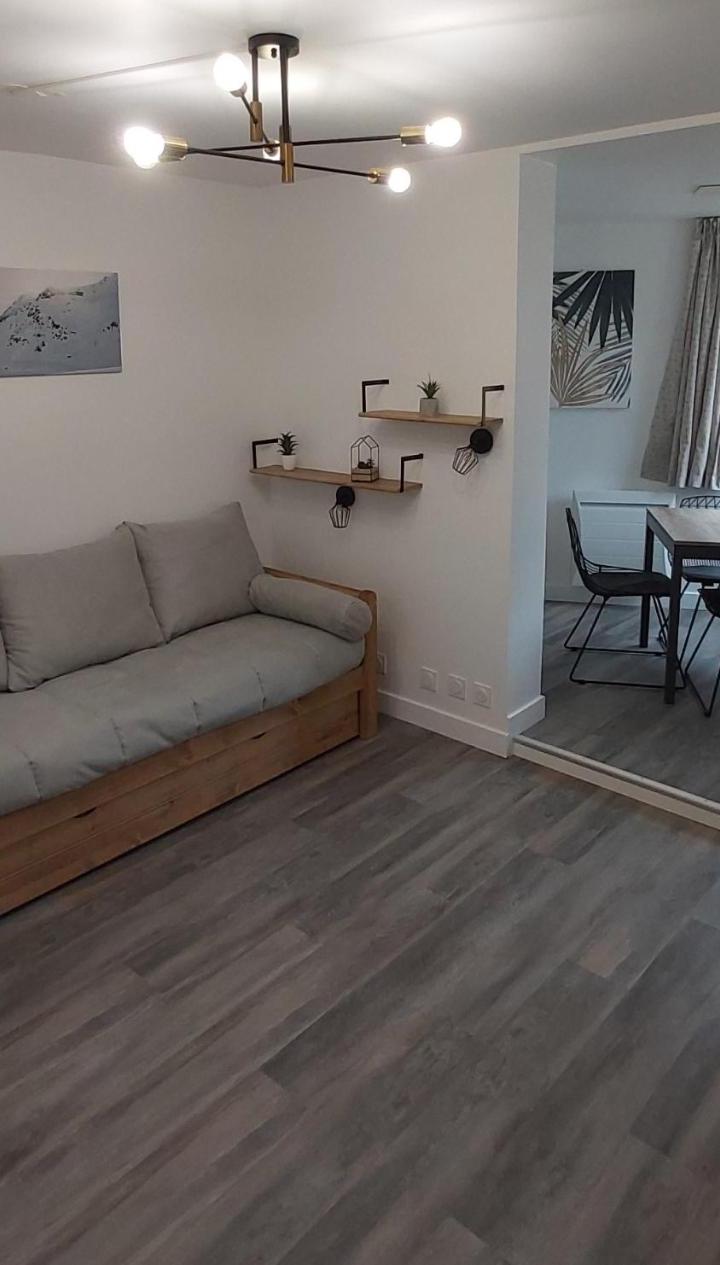 Apartment (1 sofa bed) - Free WiFi – Menuires - Appart 5pers Skis Aux Pieds-Piste a Cote-Parking Prive