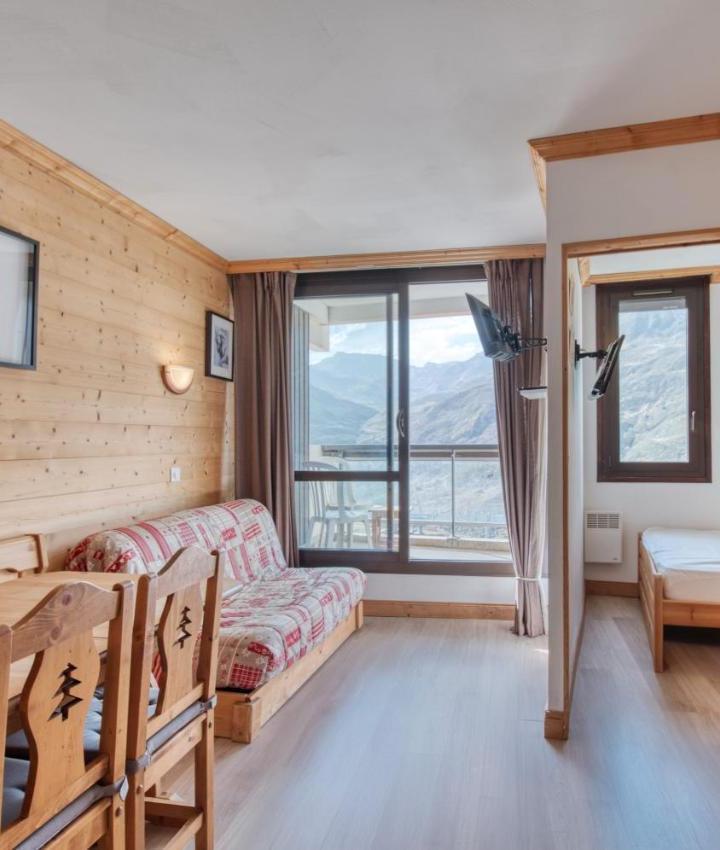 Two-Bedroom Deluxe Apartment with Balcony (1 double bed) – Appartement N° 46