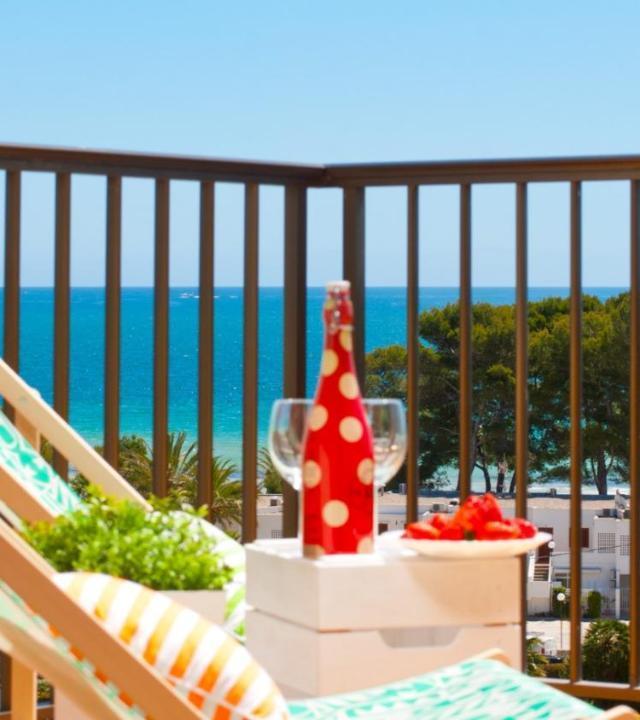 Apartment the Shell Ii, Beach Views And Pool