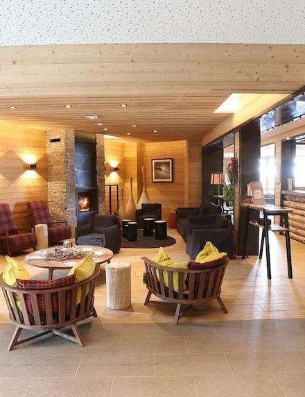 Apartment (1 Double Sofa Bed and 5 Twin Beds) – Chalet in France with SPA & Heated Pool