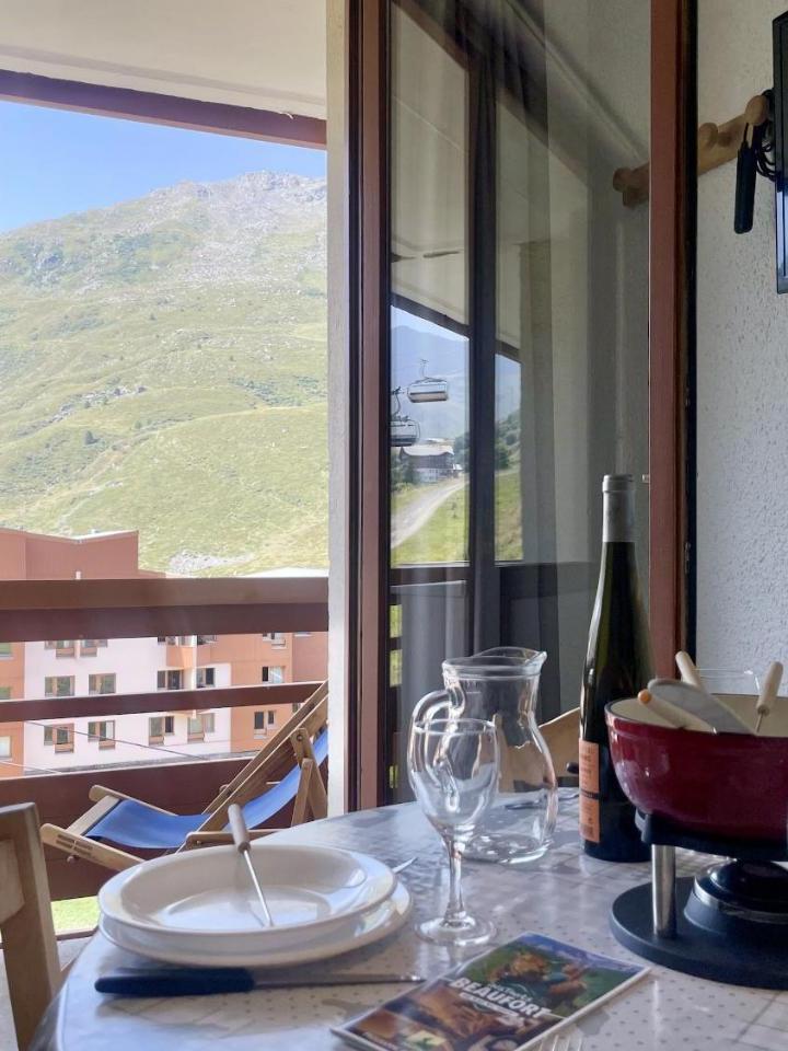 Studio with Mountain View (1 single bed and 1 bunk bed and 1 sofa bed) – 6332 Appartement Skis Aux Pieds Les Menuires