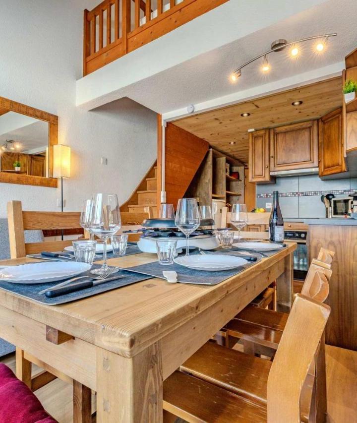 Duplex Apartment (1 double bed, Bedroom#1: 3 single beds) - Free WiFi – Cozy Duplex with Balcony, Parking & Mountain View - Residence Le Silveralp