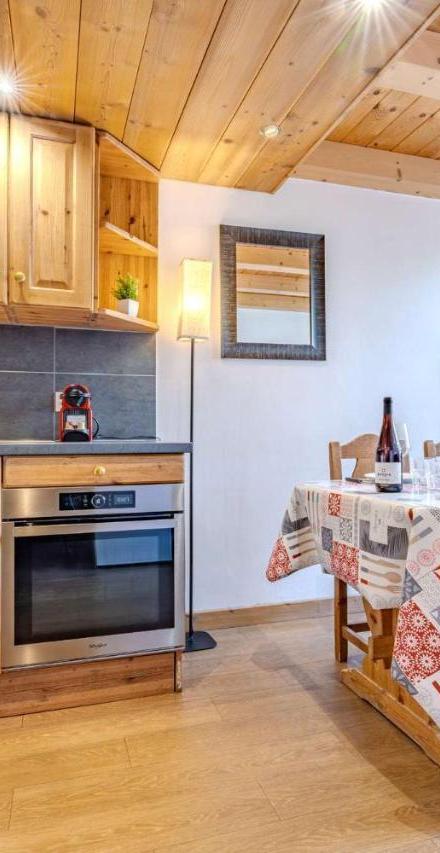 Apartment - Split Level (1 single bed and 1 double bed) - Free WiFi – Cozy Mountain Apartment - Ski-In Ski-Out Access, Balcony & Parking - Residence Le Silveralp