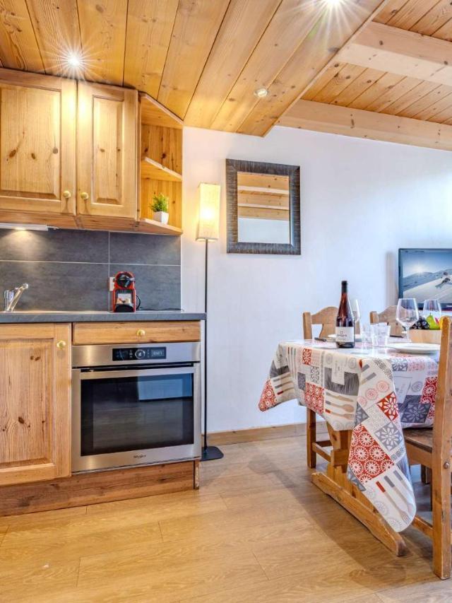 Cozy Mountain Apartment - Ski-In Ski-Out Access, Balcony & Parking - Residence Le Silveralp