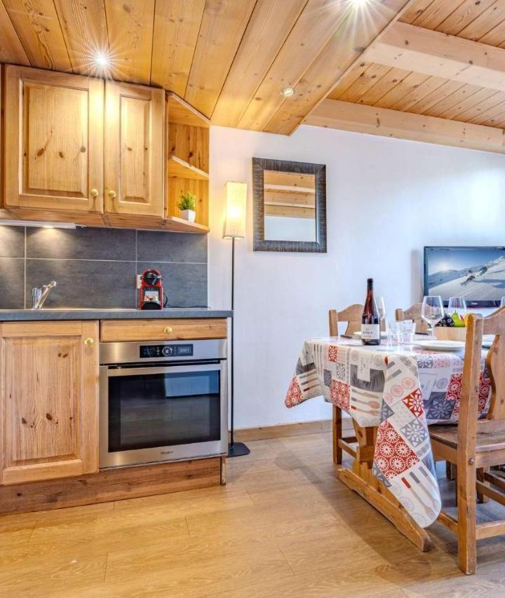 Apartment - Split Level (1 single bed and 1 double bed) - Free WiFi – Cozy Mountain Apartment - Ski-In Ski-Out Access, Balcony & Parking - Residence Le Silveralp
