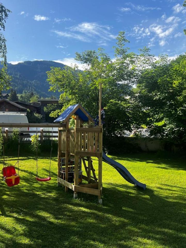 Four-Bedroom House (1 large bed) - Free WiFi – Ferienhaus Stille Nacht Wagrain