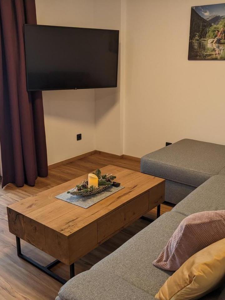 Two-Bedroom Apartment (1 extra-large double bed) - Free WiFi – Am Romerweg - Appartements