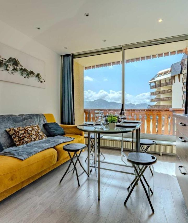 Apartment (1 sofa bed, Bedroom#1: 1 bunk bed) - Free WiFi – Mountain-View Gem - Studio Apt Retreat in Val Thorens - Residence Le Dome du Polset