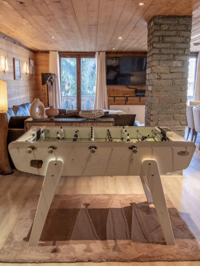 Chalet Magique - Luxury Catered Chalet - 4 En-Suite Bedrooms - Sauna - Private Home Cinema - Ideal Location in Center of Alpe D'huez - 10 People