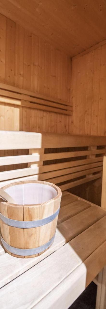 Chalet Magique - Luxury Catered Chalet - 4 En-Suite Bedrooms - Sauna - Private Home Cinema - Ideal Location in Center of Alpe D'huez - 10 People – billede 4