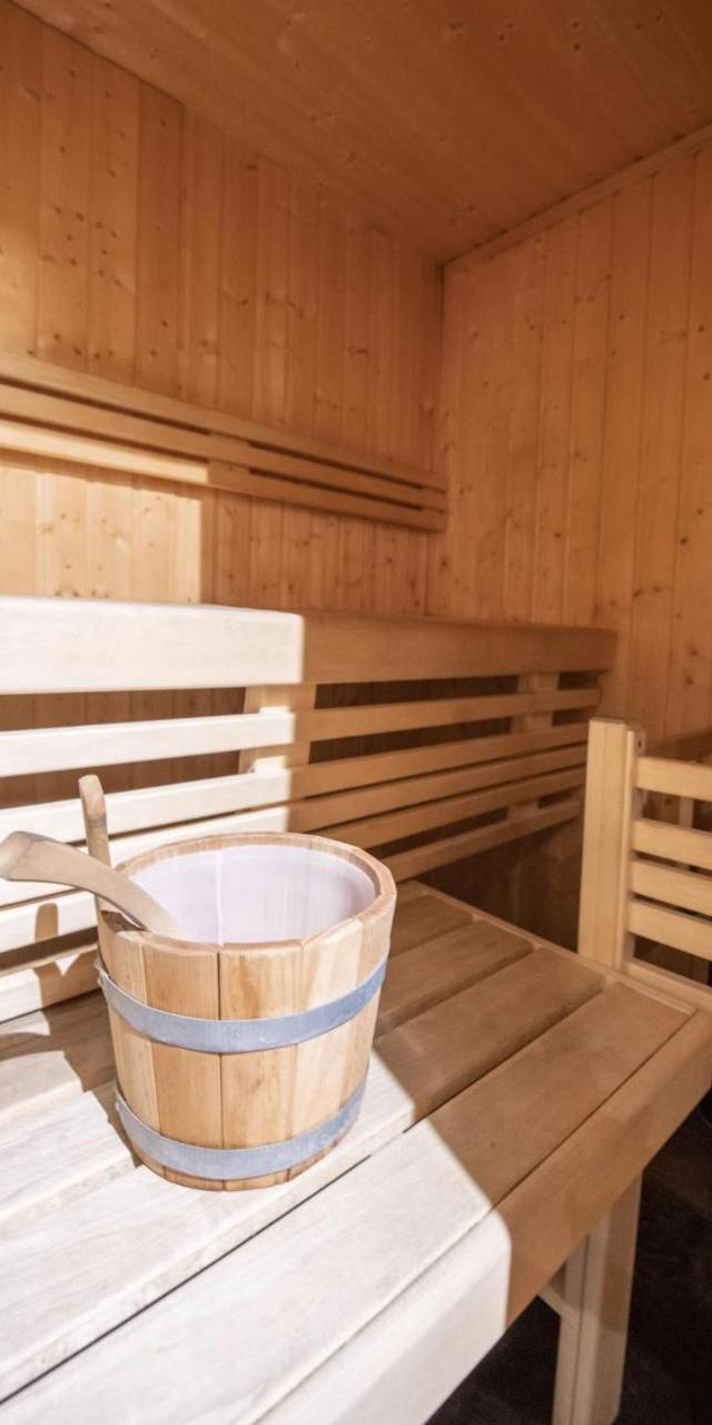 Chalet Magique - Luxury Catered Chalet - 4 En-Suite Bedrooms - Sauna - Private Home Cinema - Ideal Location in Center of Alpe D'huez - 10 People – billede 4