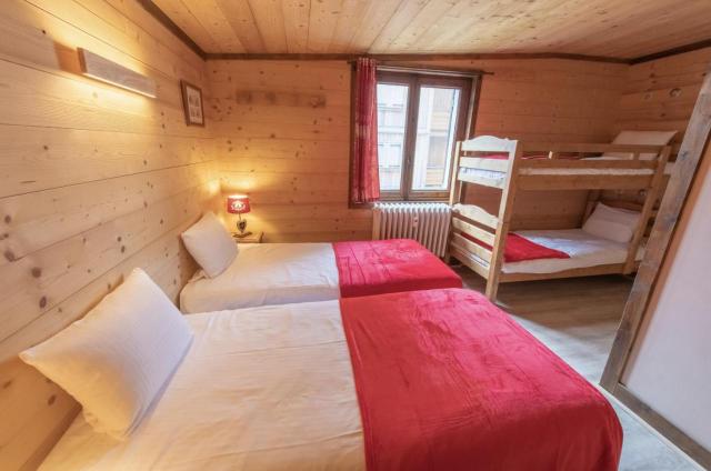 Chalet Magique - Luxury Catered Chalet - 4 En-Suite Bedrooms - Sauna - Private Home Cinema - Ideal Location in Center of Alpe D'huez - 10 People – billede 8