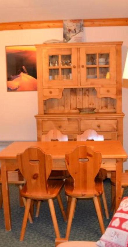 Apartment (1 single bed, Bedroom#1: 1 double bed, Bedroom#2: 1 single bed and 1 bunk bed) – Residence Valmont - Appartement 6 Personnes Avec Vue Sur la Montagne Mae-4164