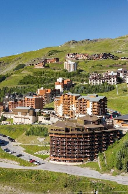 Classic Triple Room, Balcony, Mountain View (2 Twin Beds and 1 Twin Sofa Bed) – Hotel Les Menuires Les Bruyeres