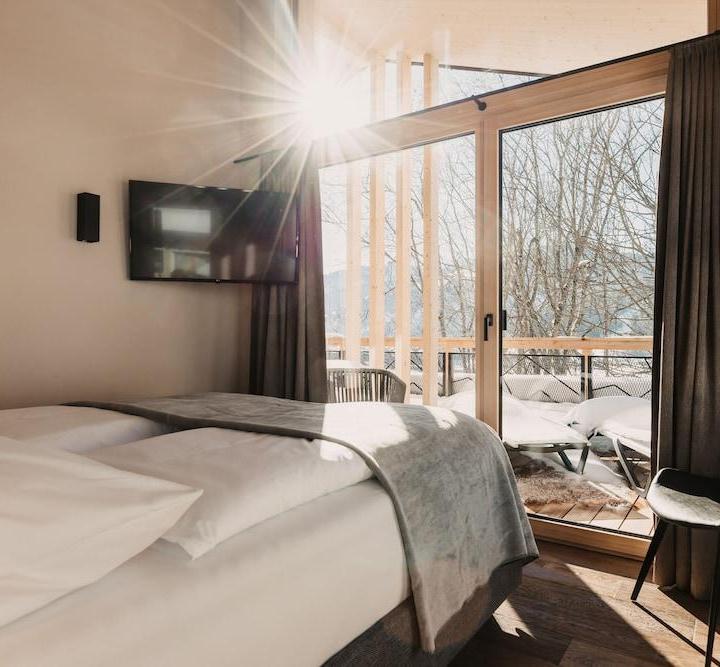 Design Apartment (Eiche 4, incl. Cleaning fee) (2 King Beds, 2 Twin Beds and 1 Twin Murphy Bed) – Hofgut Wagrain – Apartment & Lifestyle Resort