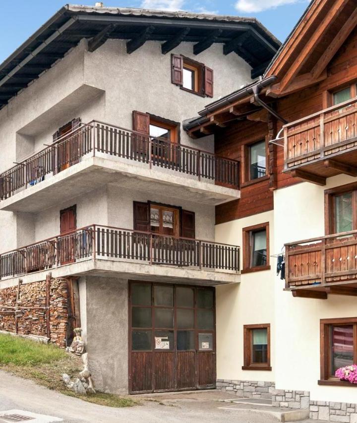 Four-Bedroom Apartment (2 single beds) - Free WiFi – Comfortable Apartment in Livigno with Balcony