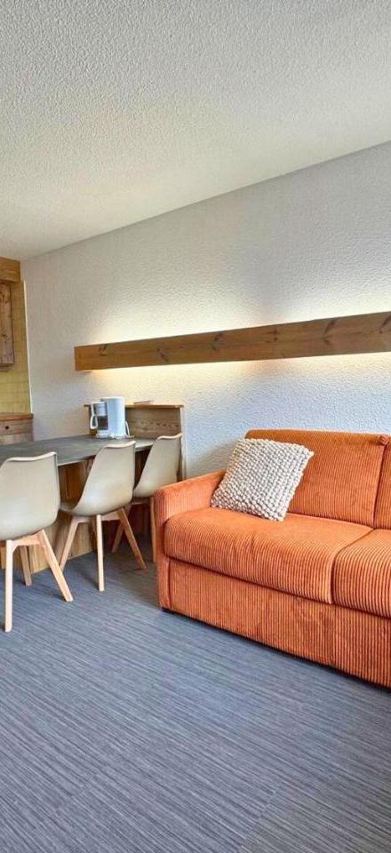 Studio (Bedroom#1: 1 double bed and 1 bunk bed) – Studio Ensoleille Pour 5 Pers. a la Croisette, Menuires - Balcon, Pied Des Pistes - Fr-1-452-359
